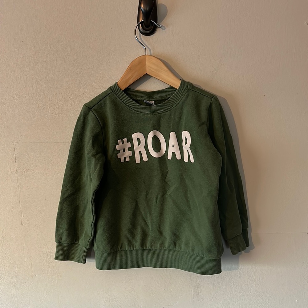 Carters 5T Sweatshirt- green #Roar
